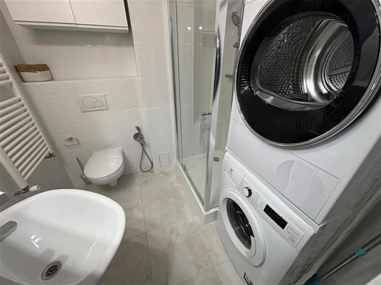 Apartament cu 3 camere decomandat în Ultracentral