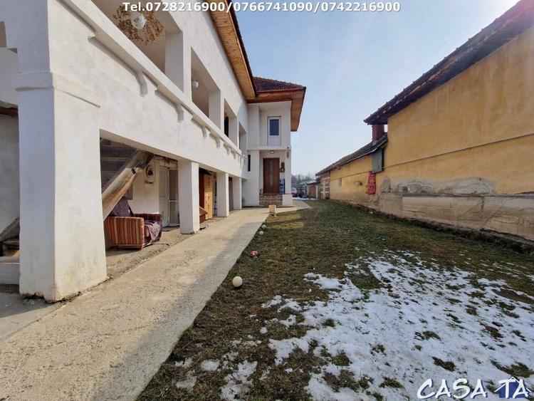 Casă individuală cu 5 camere cu Canalizare în Curtișoara