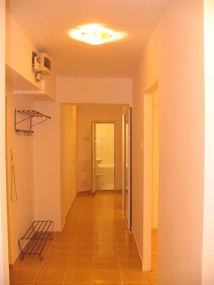 Apartament cu 3 camere decomandat în Titulescu