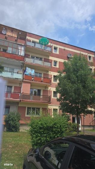 Apartament cu 4 camere decomandat în Micro 16