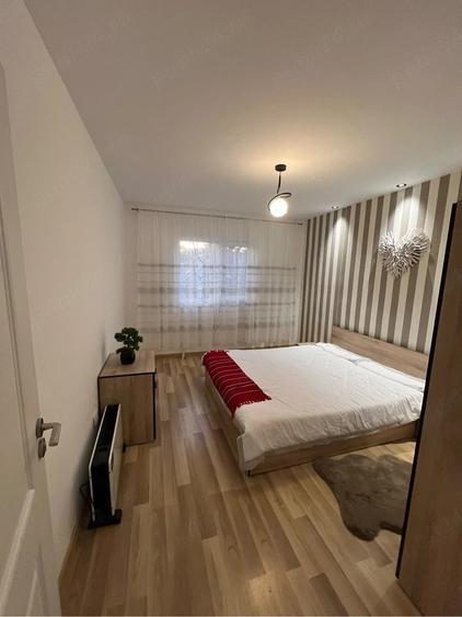 Apartament cu 3 camere semidecomandat în Deveselu