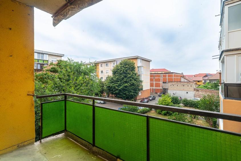 Apartament cu 4 camere decomandat în Boul Roșu