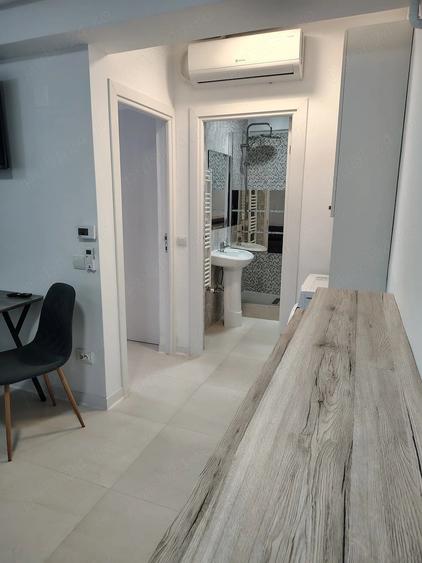 Apartament cu 3 camere decomandat în Buzaului
