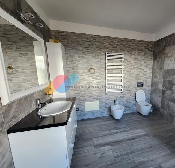Casă individuală cu 6 camere cu Canalizare în Someșeni