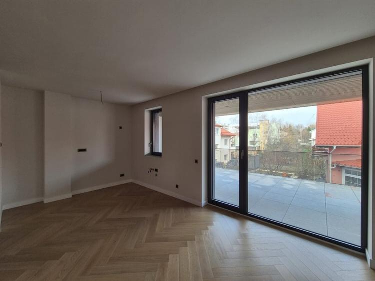 Apartament cu 3 camere decomandat în Voluntari