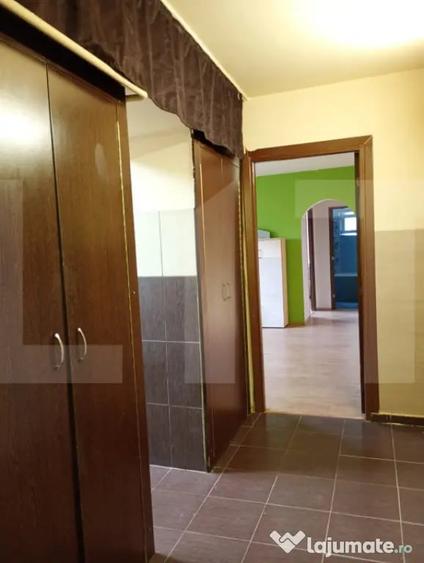 Apartament cu 2 camere semidecomandat, mobilat în Simeria