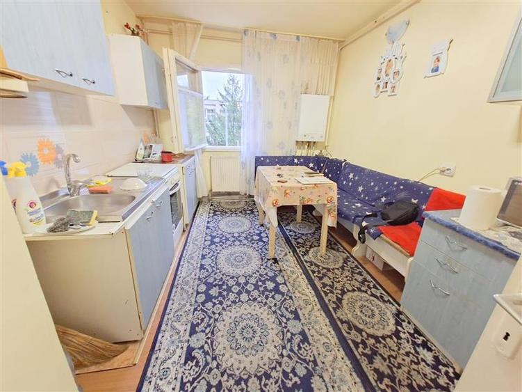 Apartament cu 4 camere decomandat în Narcisa