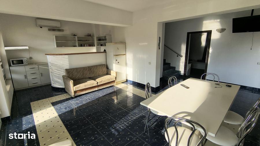 Casă cu 10 camere cu Teren 300 Mp în Sânmartin