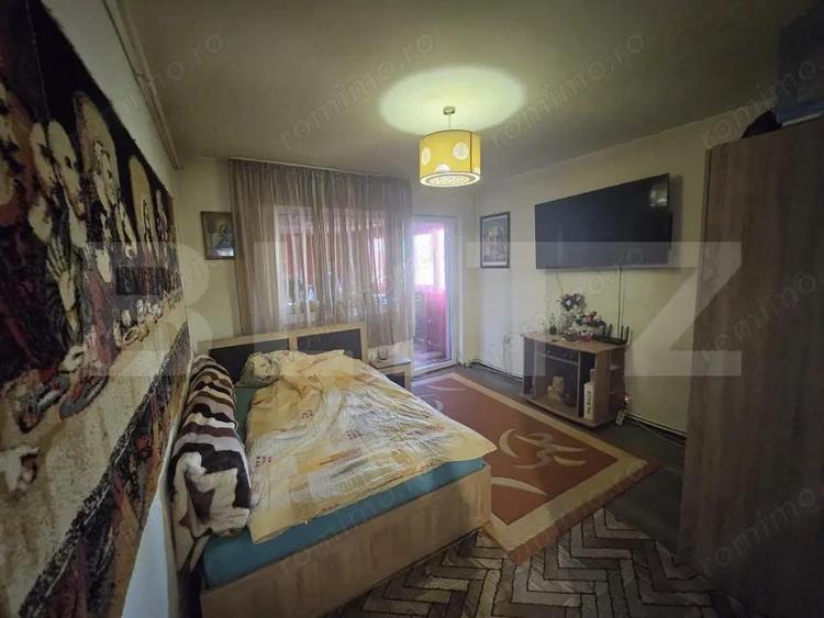 Apartament cu 4 camere semidecomandat, mobilat în Florești