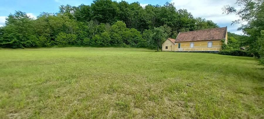 Casă cu Teren 6400 Mp în Ilteu
