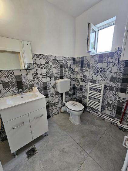 Apartament cu 2 camere semidecomandat, mobilat în P-ța Victoriei