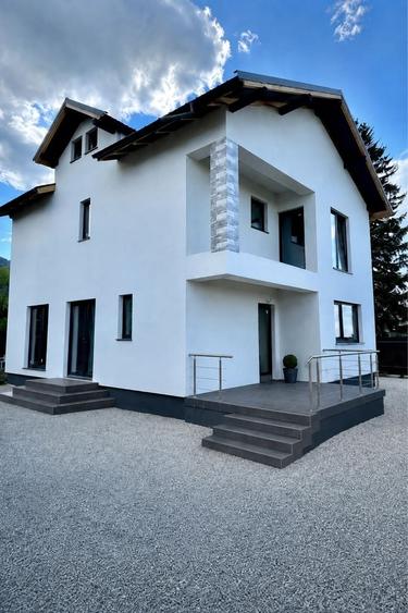 Casă cu 4 camere în Electroprecizia