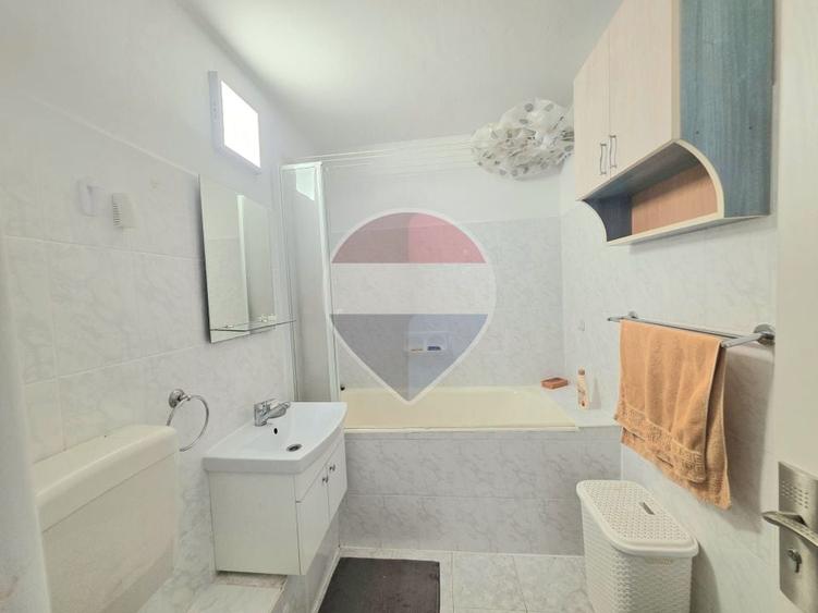 Apartament cu 3 camere decomandat, mobilat în Central
