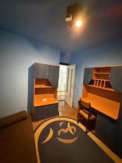 Apartament cu 3 camere decomandat, mobilat în Dâmbovița