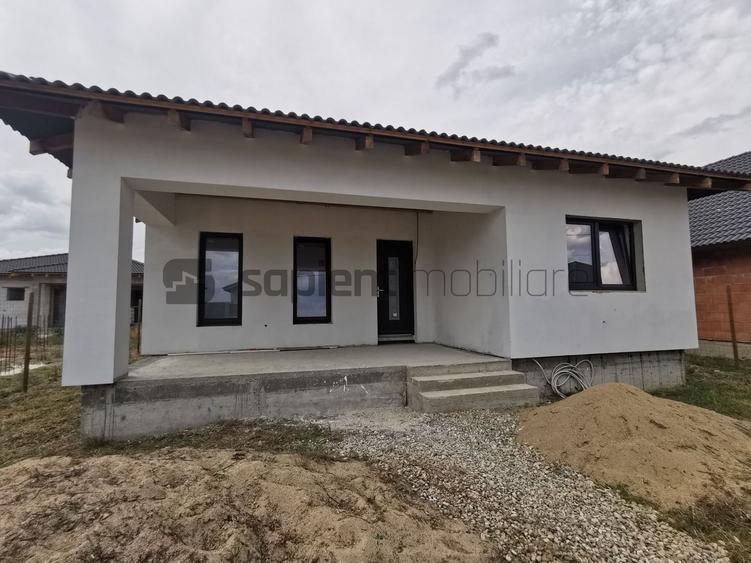 Casă individuală cu 4 camere cu Canalizare în Cihei