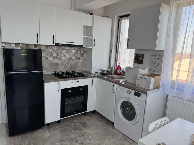 Apartament cu 2 camere semidecomandat, mobilat în Bucureștii Noi