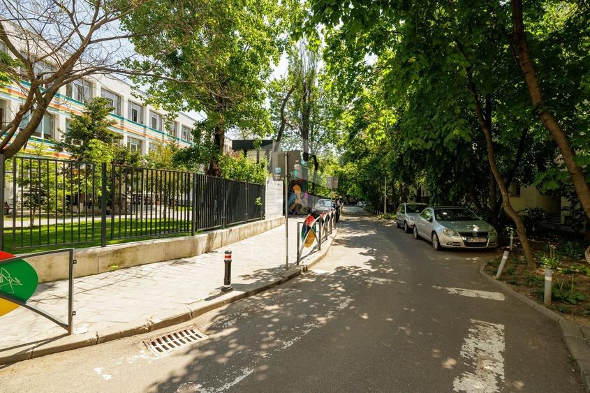 Apartament cu 3 camere semidecomandat în Parcul Circului