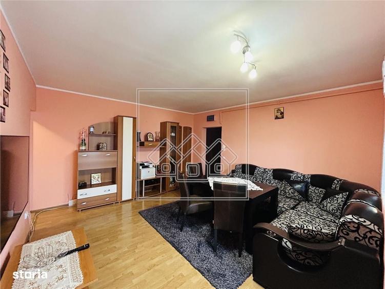 Ap mobilat si utilat, 2 camere, balcon, etaj 13 - Valea Aurie - 16