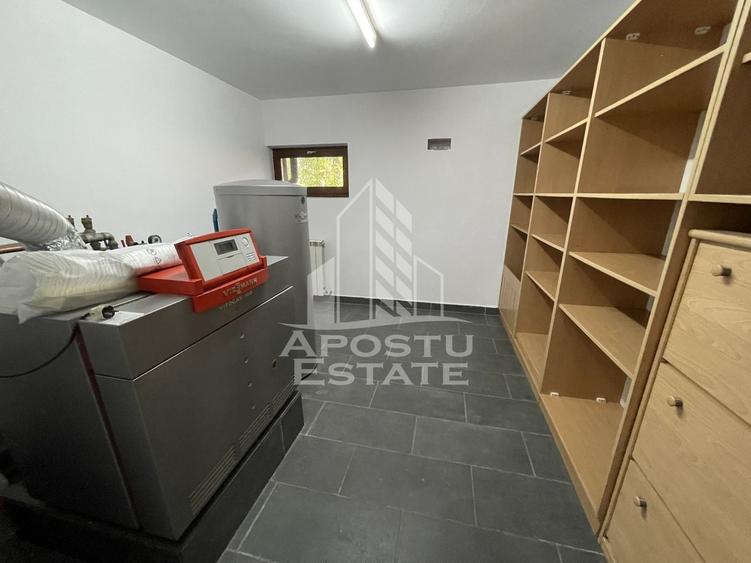 Casă individuală cu 5 camere cu Canalizare în Lipovei