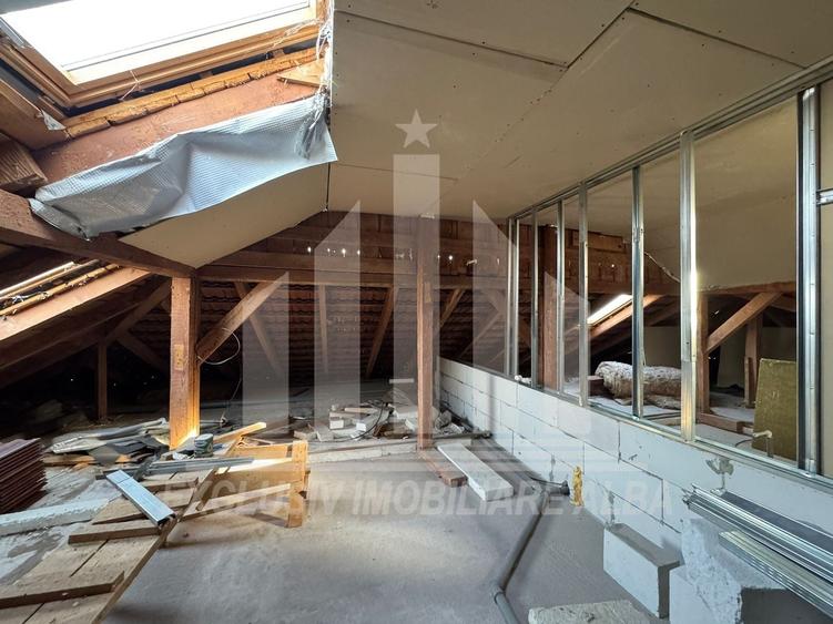 Apartament cu 7 camere decomandat în Cetate