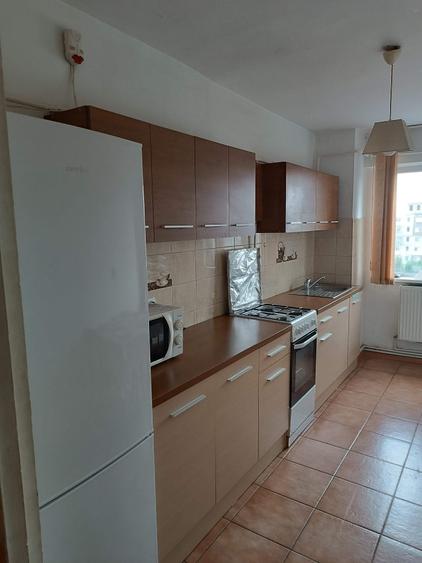 Inchiriez apartament 3 camere - 2