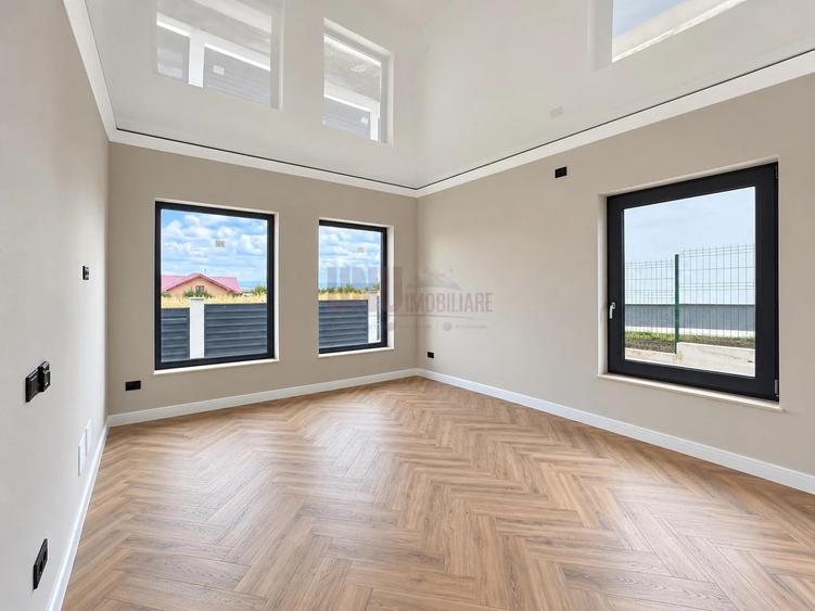 Casă individuală cu 4 camere cu Teren 450 Mp în Central