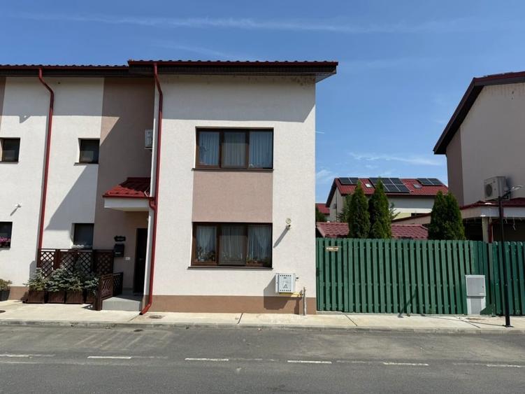 Duplex cu 5 camere cu Canalizare în Central