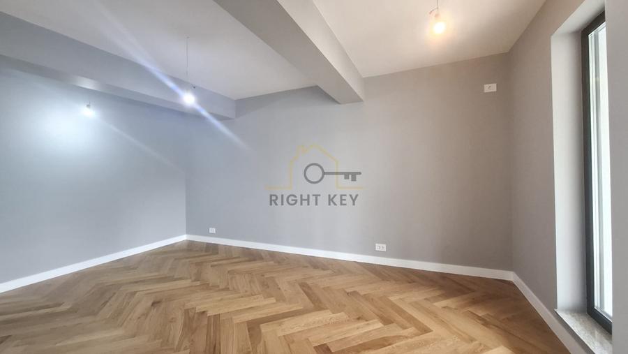Apartament cu 3 camere decomandat în Băneasa