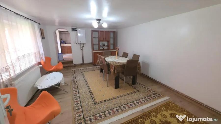 Casă cu 8 camere cu Teren 432 Mp în Central