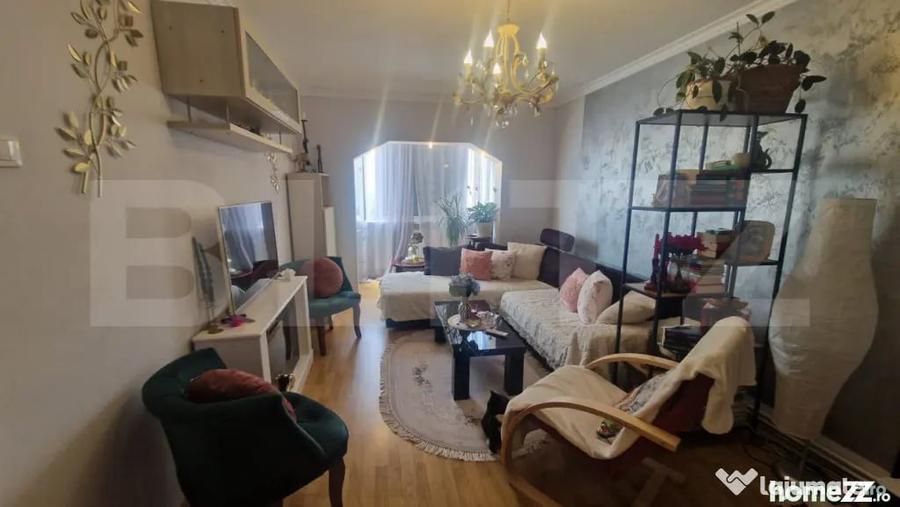 Apartament cu 4 camere decomandat în Central
