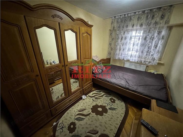 Apartament cu 3 camere decomandat în Bd. A.I.Cuza
