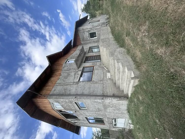 Casă cu Teren 1832 Mp în Glod