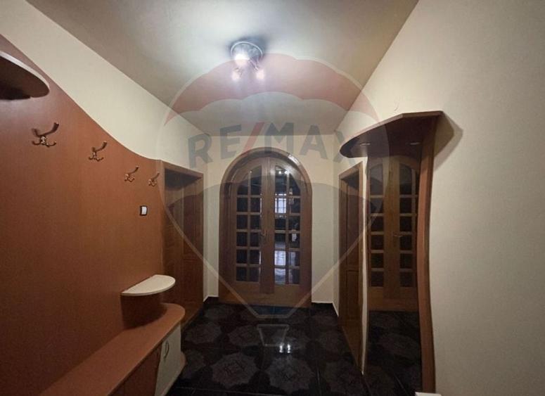 Casă individuală cu 5 camere cu Teren 700 Mp în Grădiște