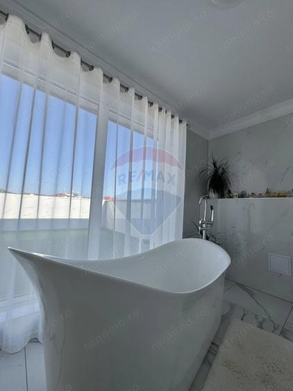Apartament cu 4 camere decomandat în Central