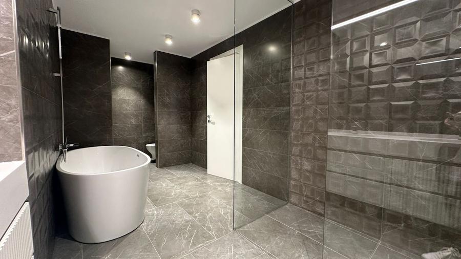 Apartament cu 4 camere semidecomandat în Herăstrău