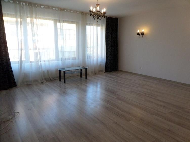 Casă individuală cu 3 camere cu Garaj în Apărătorii Patriei