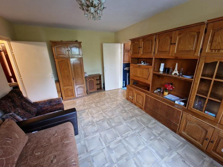 Apartament cu 2 camere semidecomandat în Florilor