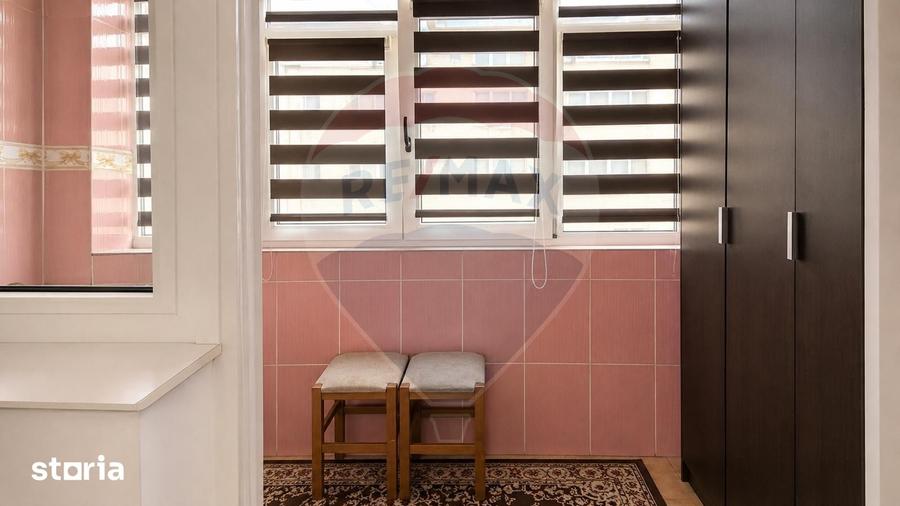 Apartament cu 3 camere, mobilat în Central