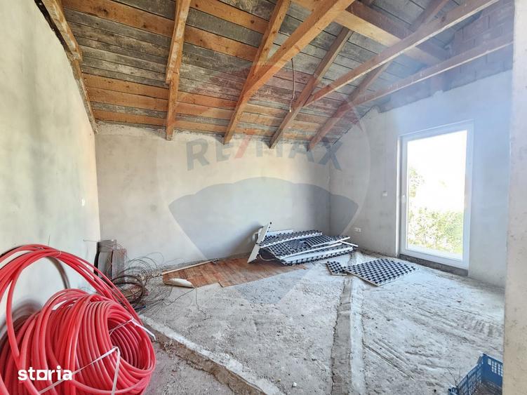 Casă cu 7 camere cu Teren 1439 Mp în Darova