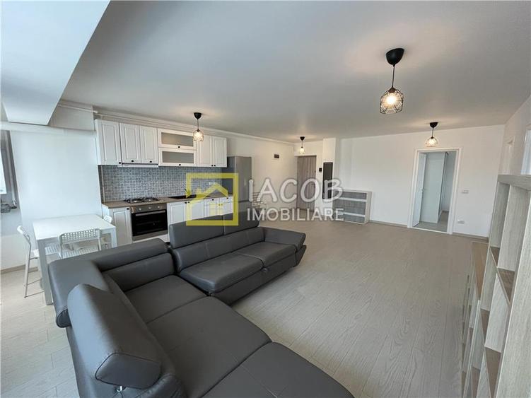 Apartament cu 3 camere semidecomandat, mobilat în 9 Mai