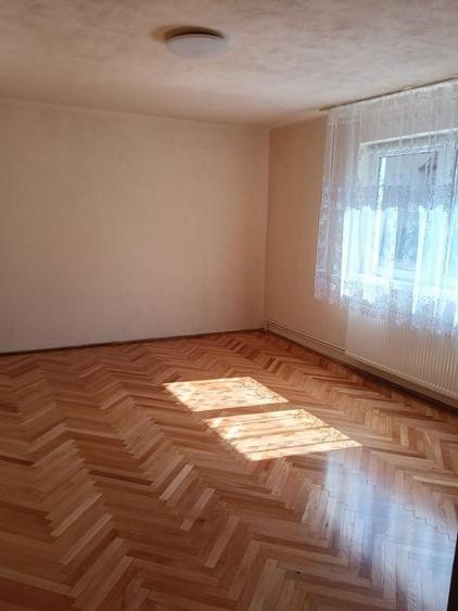 Casă cu 4 camere în Exterior Vest