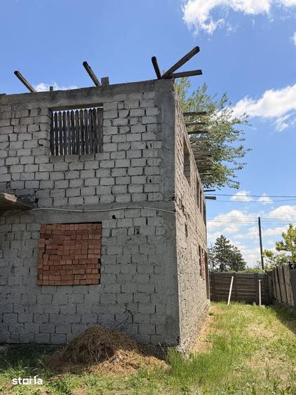 Casă cu 4 camere cu Teren 468 Mp în Mărăcineni