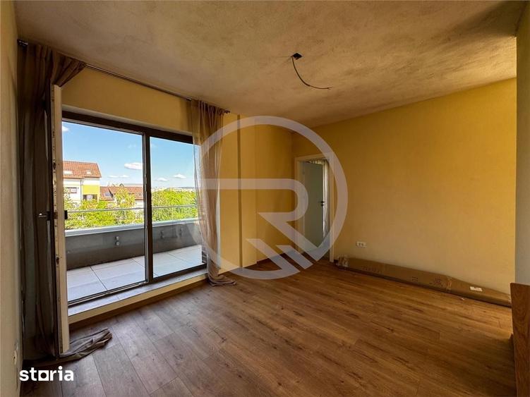 Apartament cu 3 camere semidecomandat în Borhanci