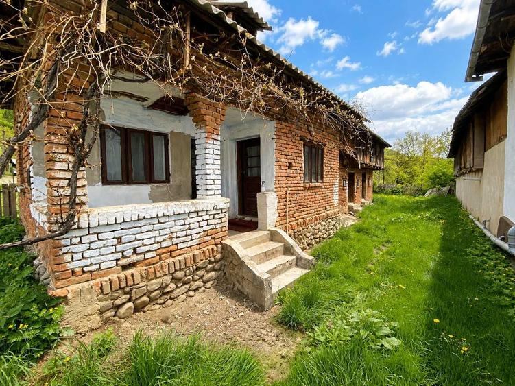Casă cu 3 camere în Bădești