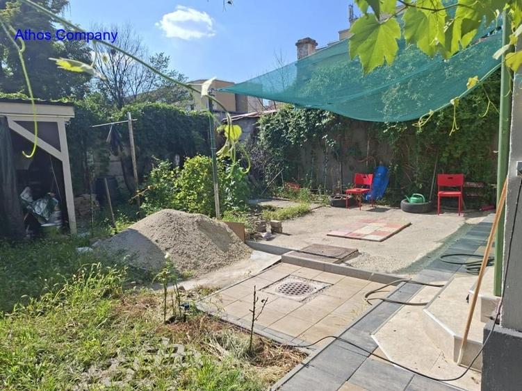 Casă individuală cu 3 camere cu Canalizare în Crângași