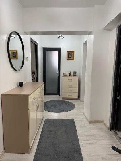 Apartament cu 3 camere decomandat în Exterior Vest