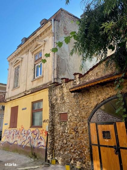 Propun spre vanzare vila in zona zero universitate 308 mp - 1