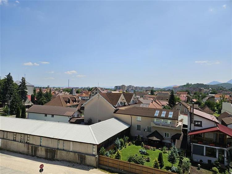 Apartament cu 2 camere decomandat, mobilat în Blumăna