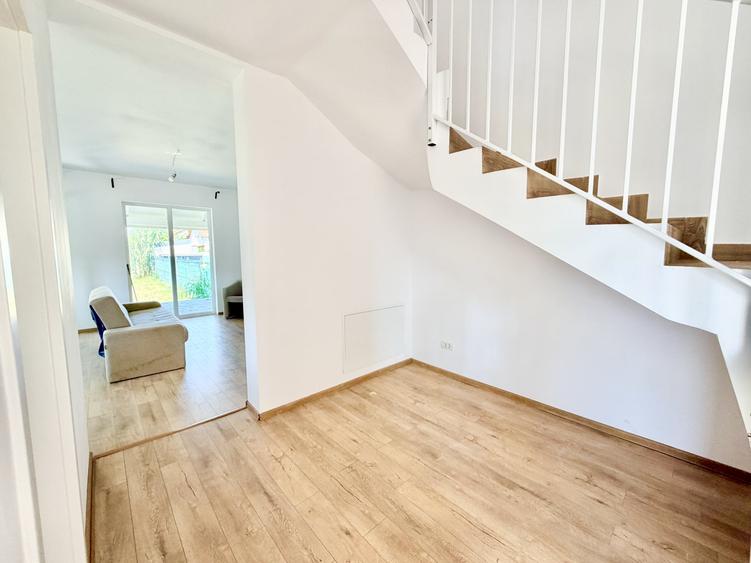 Duplex cu 4 camere cu Canalizare în Moșnița Nouă