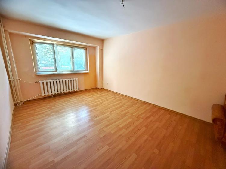 Apartament cu 4 camere decomandat în Central